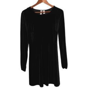 H&M Divided Velvet Cut Out Long Sleeve Dress